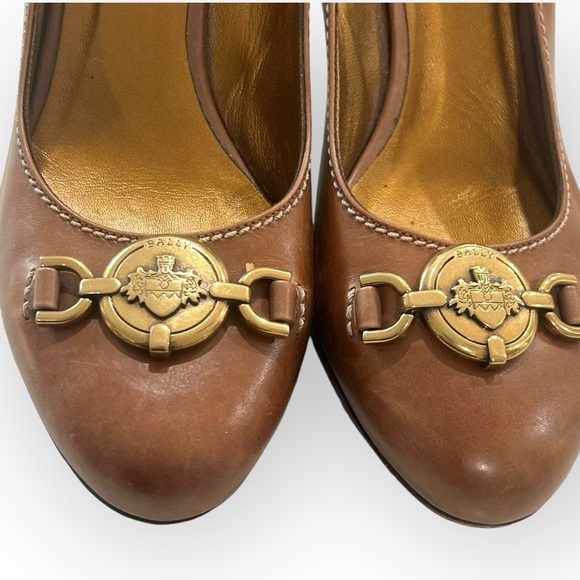 Swiss Bally Medallion Leather Pumps - Picture 6 of 12